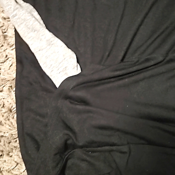 BNWT Toronto Raptors long sleeve hooded top - Picture 3 of 6